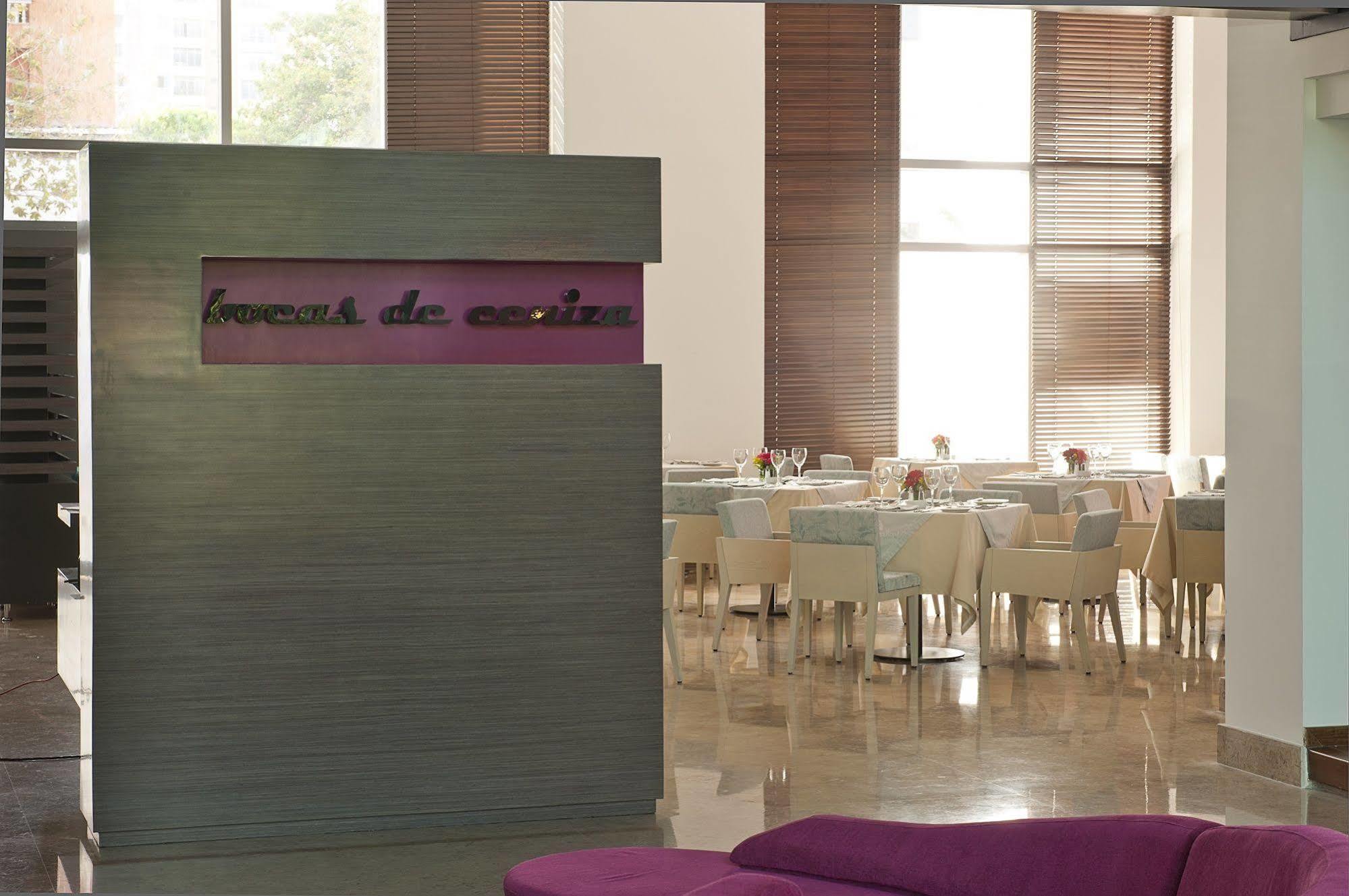 Nh Collection Royal Smartsuites Barranquilla  Restaurant billede